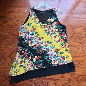 New York & Company Floral V-Neck Top - Yellow and Black Size L